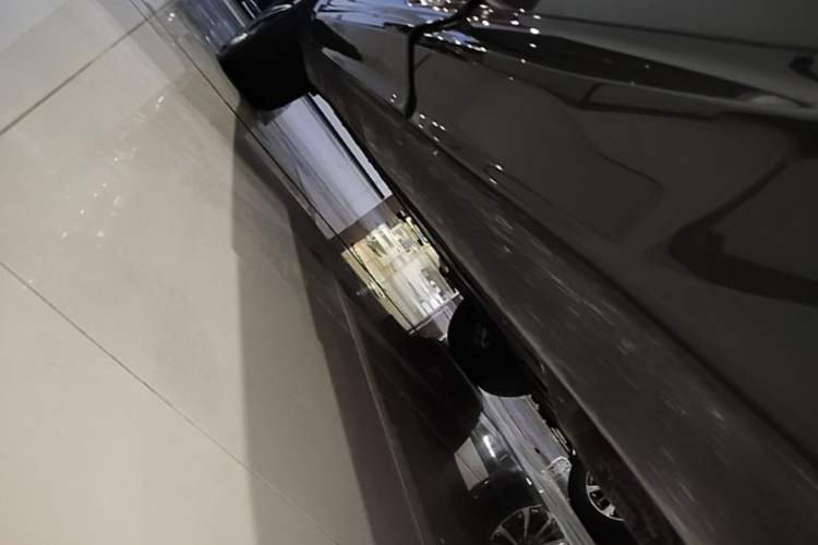 Used Volvo XC60 2018 T5 4x4 Smart Edition Left Side Sill