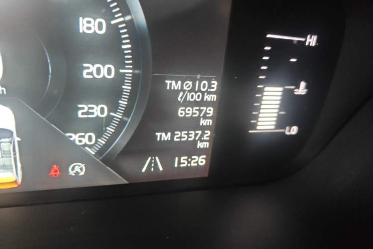 Used Volvo XC60 2018 T5 4x4 Smart Edition Odometer Close Up