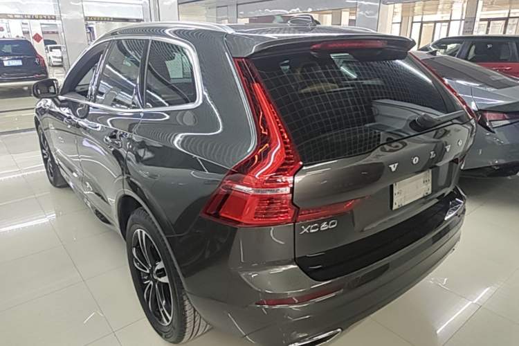 Used Volvo XC60 2018 T5 4x4 Smart Edition Rear Left 45 Deg