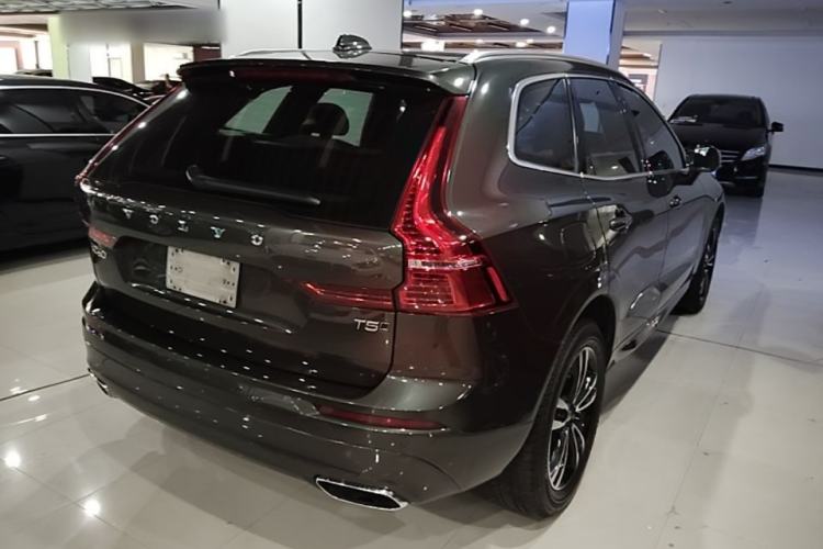 Used Volvo XC60 2018 T5 4x4 Smart Edition Rear Right 45 Deg