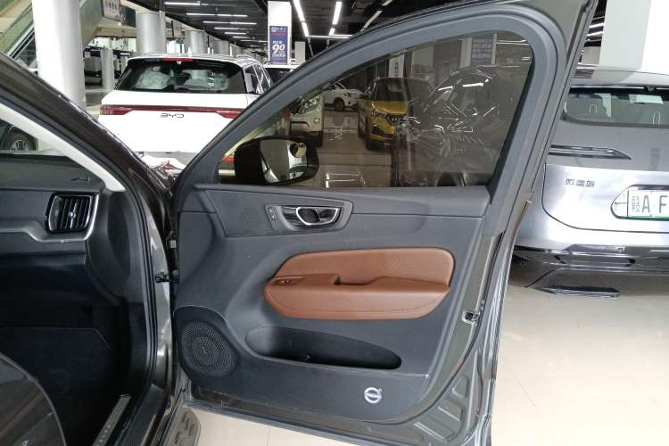 Used Volvo XC60 2018 T5 4x4 Zhiyi Edition Right Front Door Interior