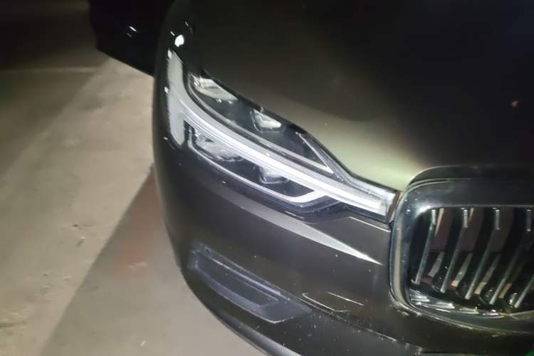 Used Volvo XC60 2018 T5 4x4 Smart Edition Right Front Headlight