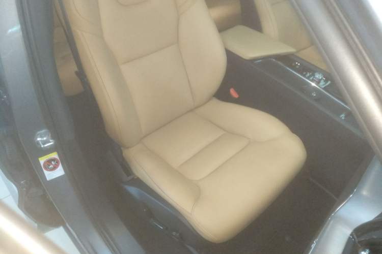 Used Volvo XC60 2018 T5 4x4 Zhiyi Edition Right Front Seat