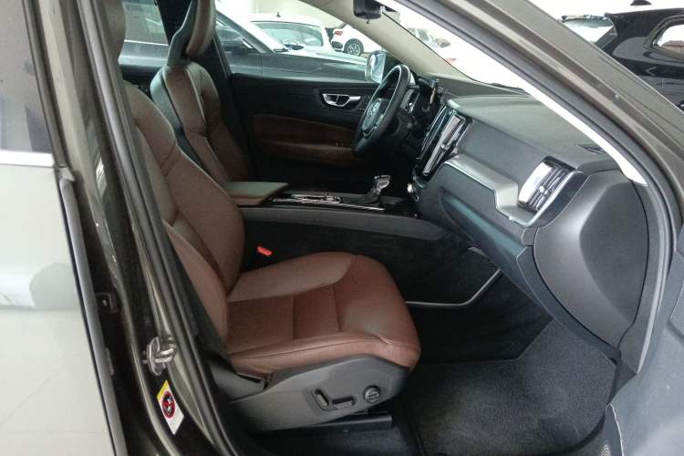 Used Volvo XC60 2018 T5 4x4 Zhiyi Edition Right Front Seat