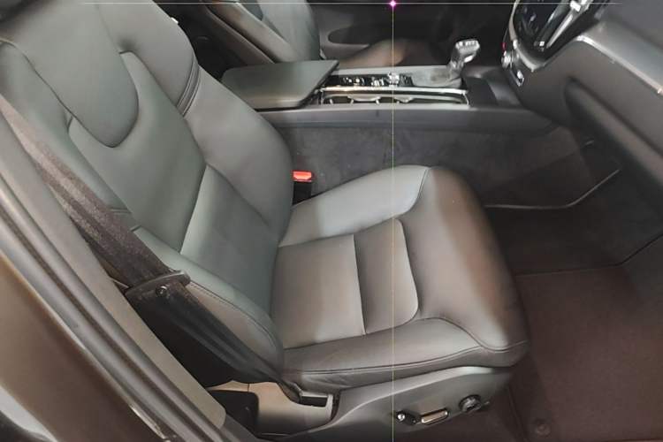 Used Volvo XC60 2018 T5 4x4 Zhiyi Edition Right Front Seat