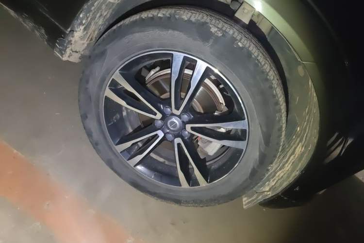 Used Volvo XC60 2018 T5 4x4 Smart Edition Right Front Wheel Hub