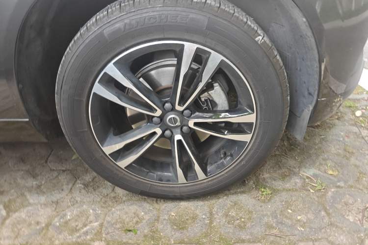 Used Volvo XC60 2018 T5 4x4 Smart Edition Right Front Wheel Hub