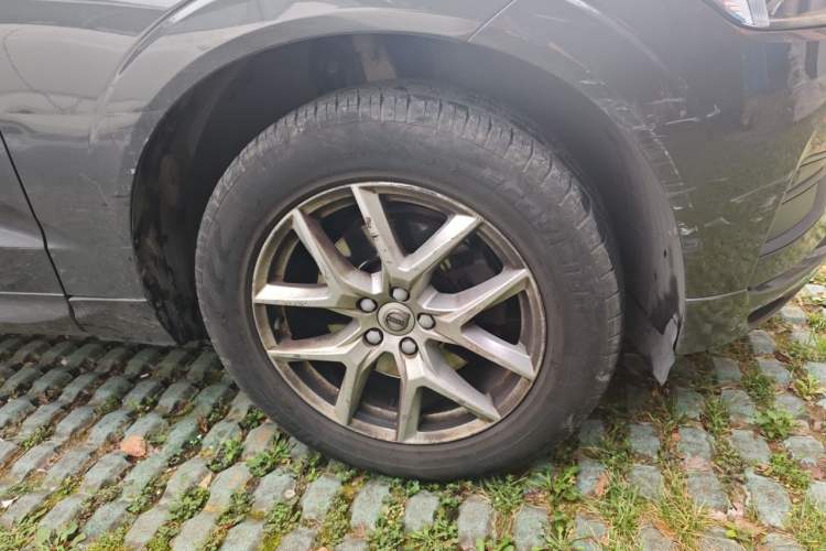 Used Volvo XC60 2018 T5 4x4 Zhiyi Edition Right Front Wheel Hub