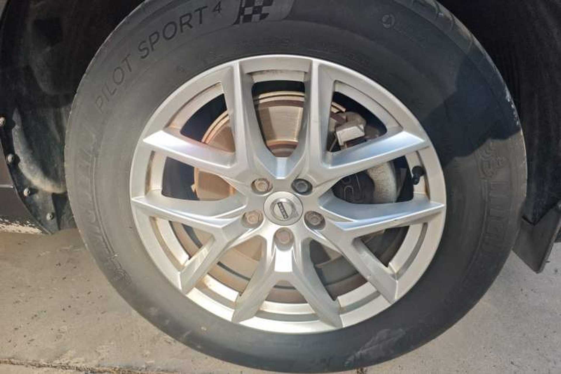Used Volvo XC60 2018 T5 4x4 Zhiyi Edition Right Front Wheel Hub