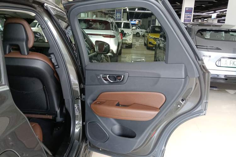 Used Volvo XC60 2018 T5 4x4 Zhiyi Edition Right Rear Door Interior