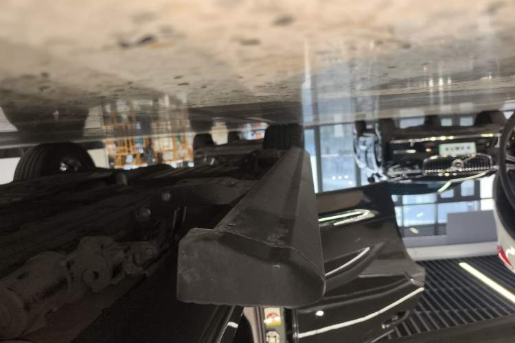 Used Volvo XC60 2018 T5 4x4 Zhiya Luxury Edition Right Side Sill