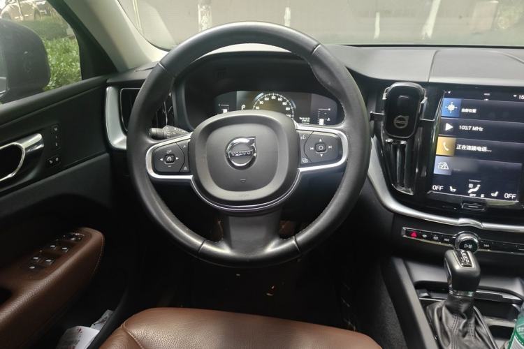 Used Volvo XC60 2018 T5 4x4 Smart Edition Steering Wheel