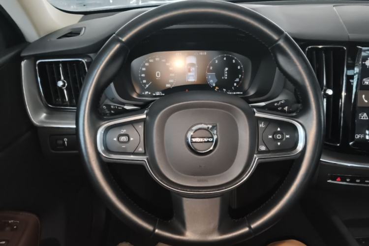 Used Volvo XC60 2018 T5 4x4 Smart Edition Steering Wheel