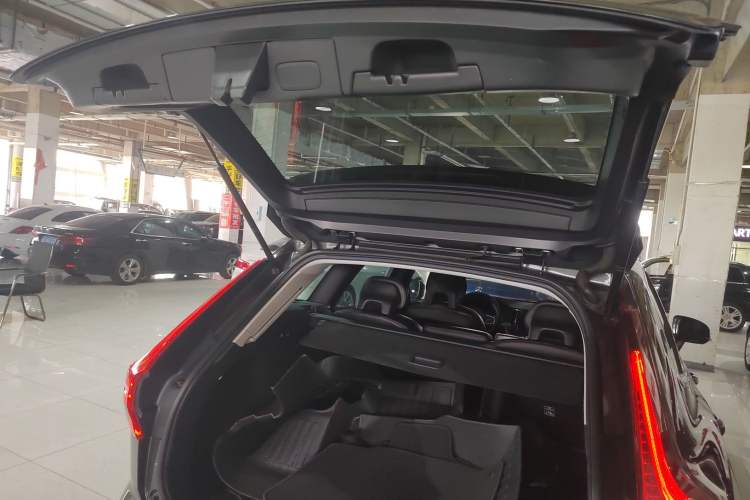 Used Volvo XC60 2018 T4 Zhiyi Edition Trunk