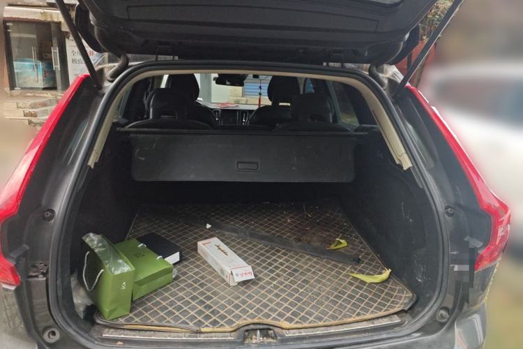 Used Volvo XC60 2018 T5 4x4 Zhiyi Edition Trunk