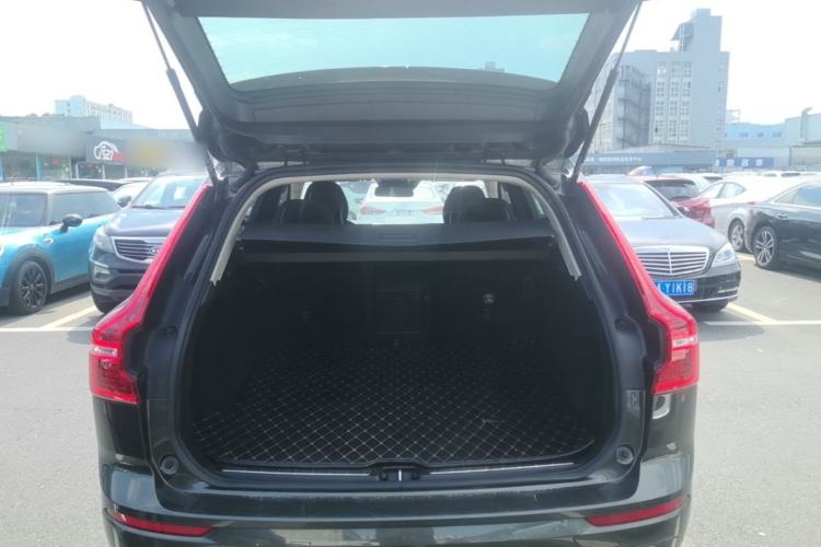 Used Volvo XC60 2018 T5 4x4 Zhiyi Edition Trunk