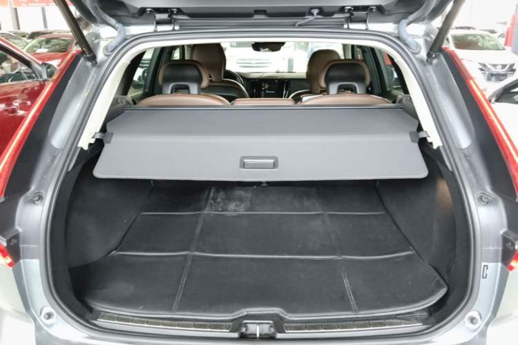 Used Volvo XC60 2018 T5 4x4 Smart Edition Trunk