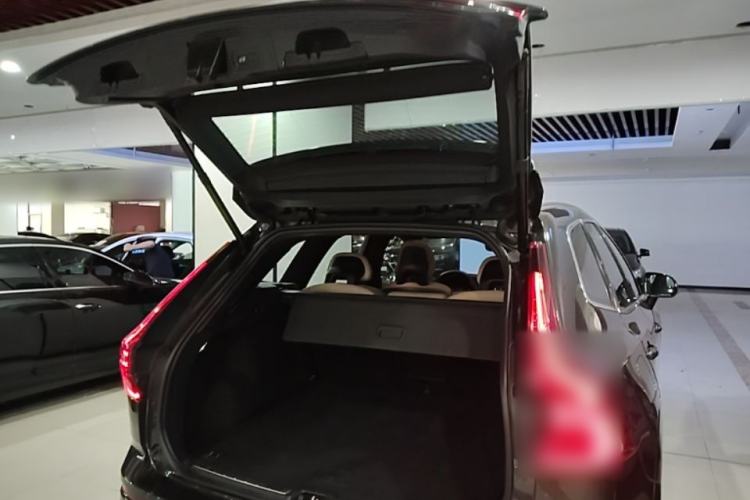 Used Volvo XC60 2018 T5 4x4 Smart Edition Trunk