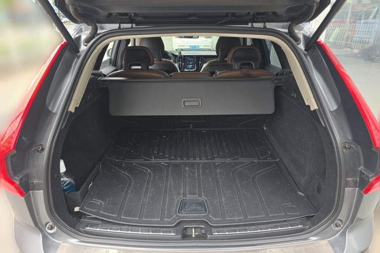 Used Volvo XC60 2018 T5 4x4 Zhiyi Edition Trunk