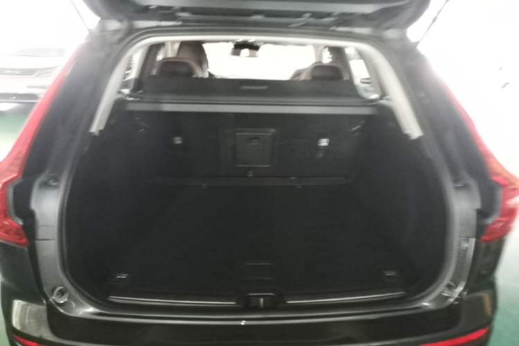 Used Volvo XC60 2018 T5 4x4 Zhiyi Edition Trunk