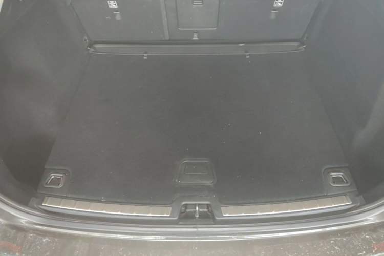 Used Volvo XC60 2018 T5 4x4 Zhiyi Edition Trunk