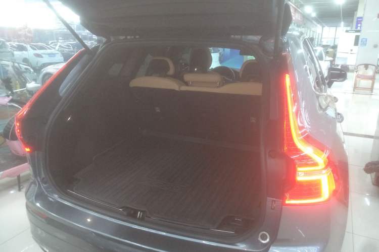 Used Volvo XC60 2018 T5 4x4 Zhiyi Edition Trunk