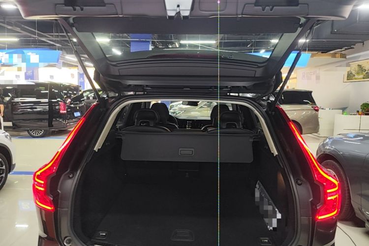 Used Volvo XC60 2018 T5 4x4 Zhiyi Edition Trunk