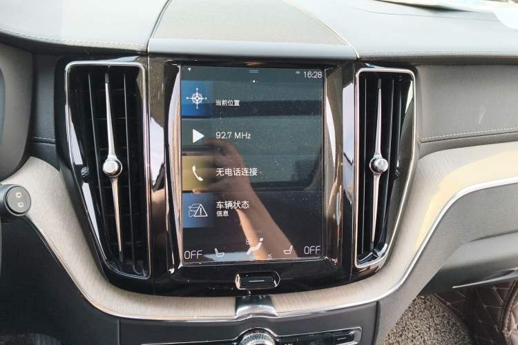 Used Volvo XC60 2018 T5 4x4 Zhiya Luxury Edition Audio And AC Panel