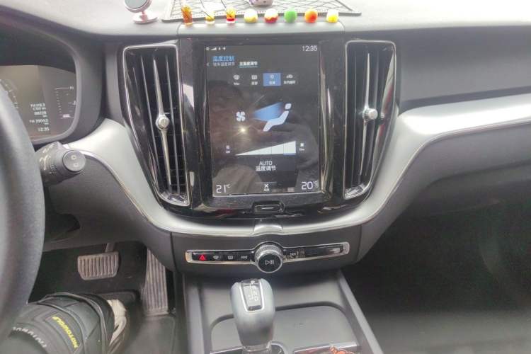 Used Volvo XC60 2018 T5 4x4 Zhiyi Edition Audio And AC Panel