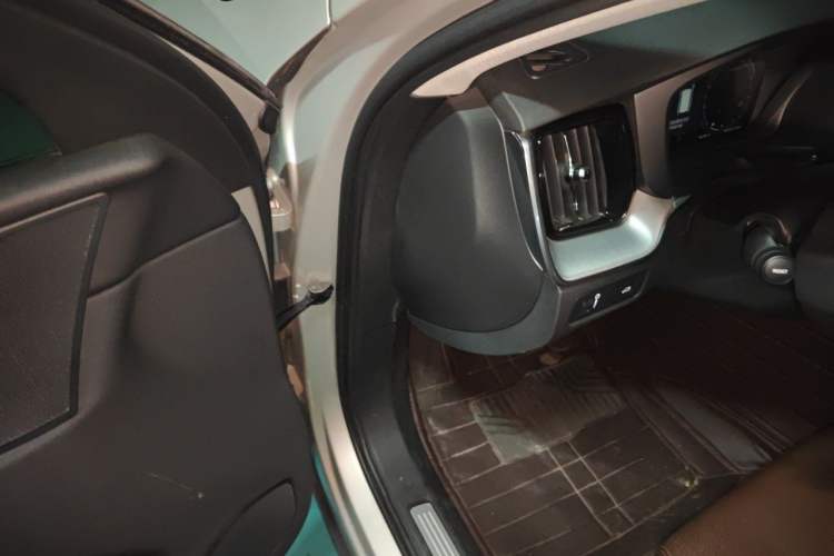 Used Volvo XC60 2018 T5 4x4 Smart Edition Driver Seat