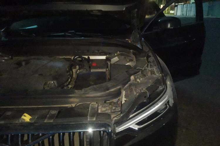 Used Volvo XC60 2018 T5 4x4 Zhiyi Edition Engine Bay Left