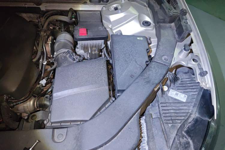 Used Volvo XC60 2018 T5 4x4 Smart Edition Engine Bay Left