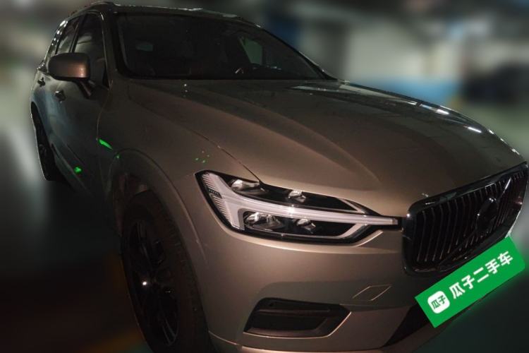Used Volvo XC60 2018 T5 4x4 Smart Edition Front Right 45 Deg