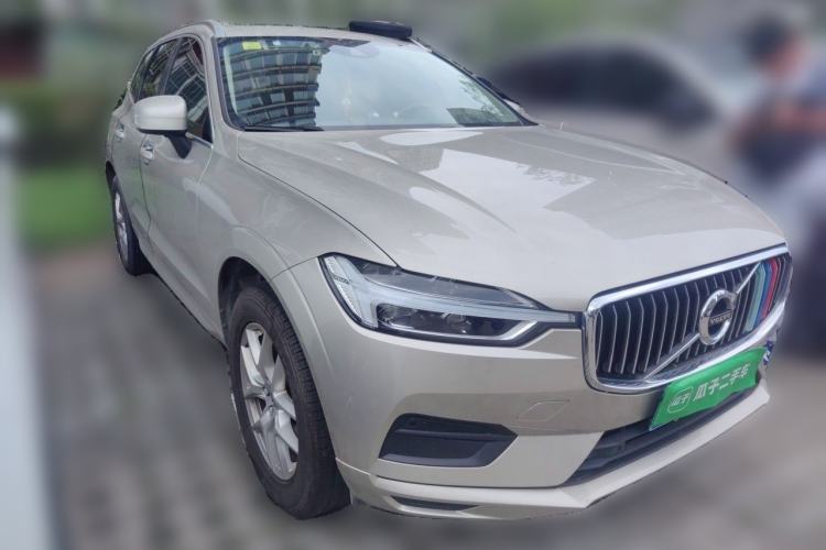 Used Volvo XC60 2018 T5 4x4 Zhiyi Edition Front Right 45 Deg