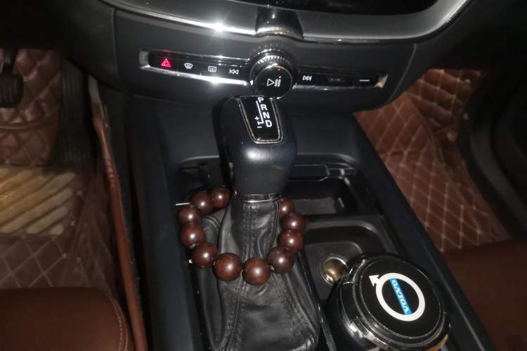 Used Volvo XC60 2018 T5 4x4 Zhiyi Edition Gear Lever