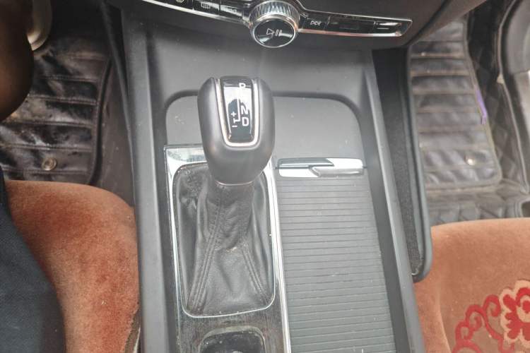 Used Volvo XC60 2018 T5 4x4 Zhiyi Edition Gear Lever