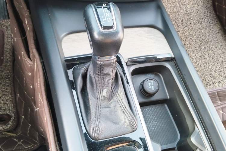 Used Volvo XC60 2018 T5 4x4 Zhiya Luxury Edition Gear Lever