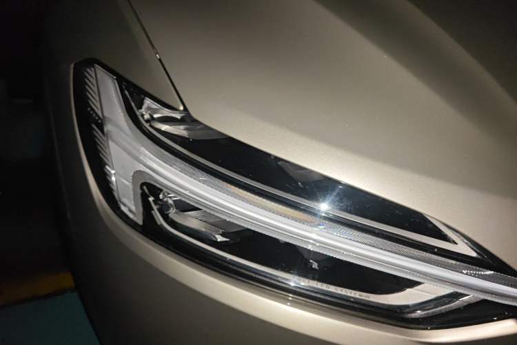 Used Volvo XC60 2018 T5 4x4 Smart Edition Right Front Headlight