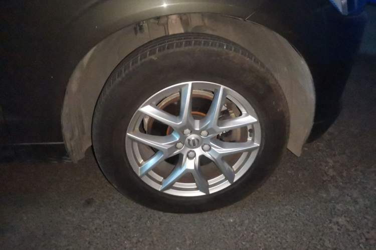 Used Volvo XC60 2018 T5 4x4 Zhiyi Edition Right Front Wheel Hub