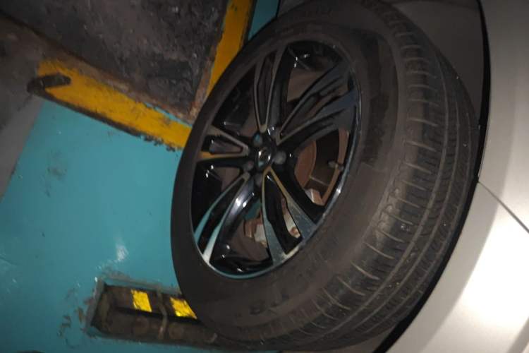 Used Volvo XC60 2018 T5 4x4 Smart Edition Right Front Wheel Hub