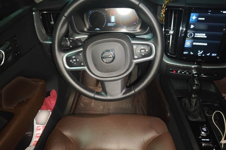 Used Volvo XC60 2018 T5 4x4 Smart Edition Steering Wheel