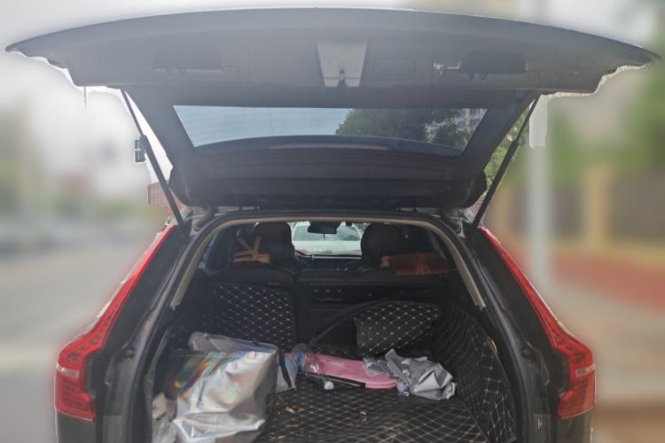 Used Volvo XC60 2018 T5 4x4 Zhiyi Edition Trunk