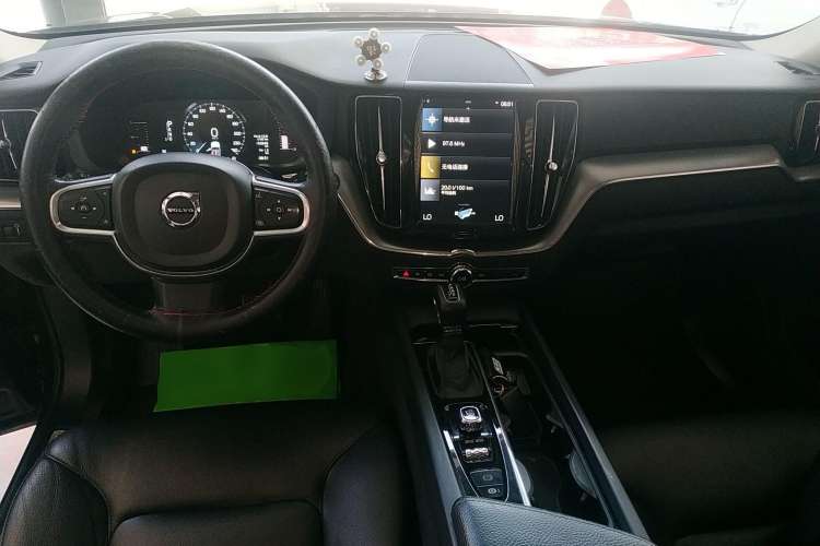 Used Volvo XC60 2018 T5 4x4 Zhiyi Edition Center Console