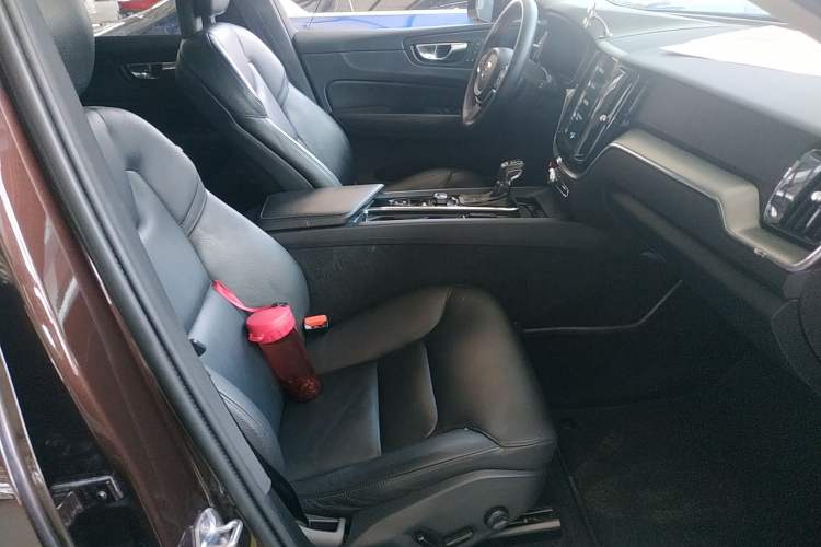 Used Volvo XC60 2018 T5 4x4 Zhiyi Edition Right Front Seat