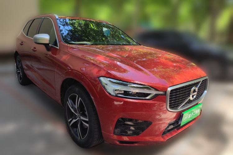 Used Volvo XC60 2018 T5 4x4 Smart & Sporty Edition Front Right 45 Deg