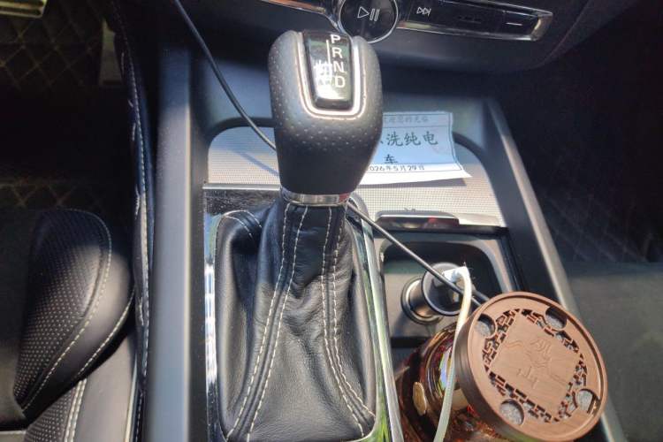 Used Volvo XC60 2018 T5 4x4 Smart & Sporty Edition Gear Lever