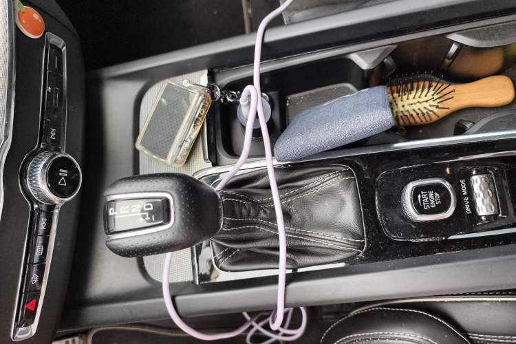 Used Volvo XC60 2018 T5 4x4 Smart & Sporty Edition Gear Lever