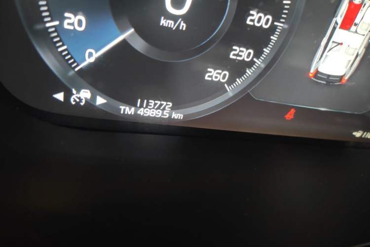 Used Volvo XC60 2018 T5 4x4 Smart & Sporty Edition Odometer Close Up