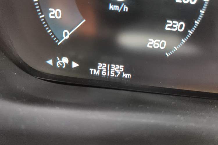Used Volvo XC60 2018 T5 4x4 Smart & Sporty Edition Odometer Close Up