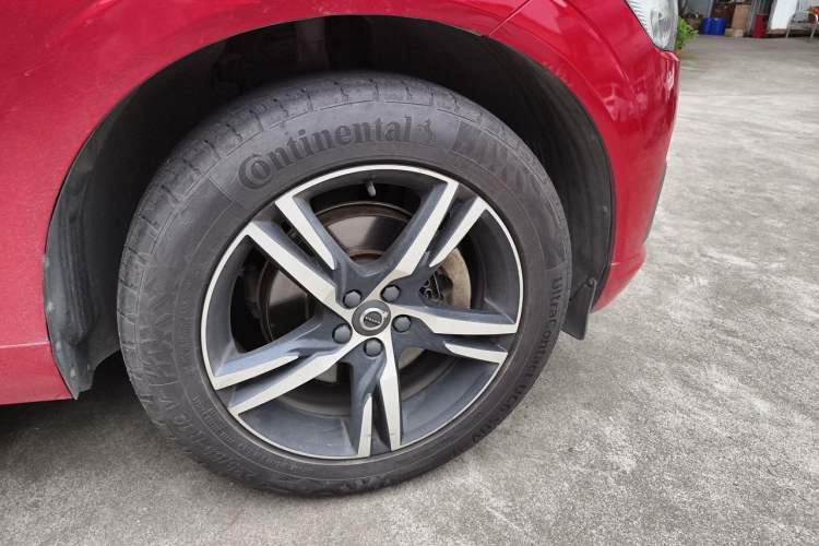 Used Volvo XC60 2018 T5 4x4 Smart & Sporty Edition Right Front Wheel Hub